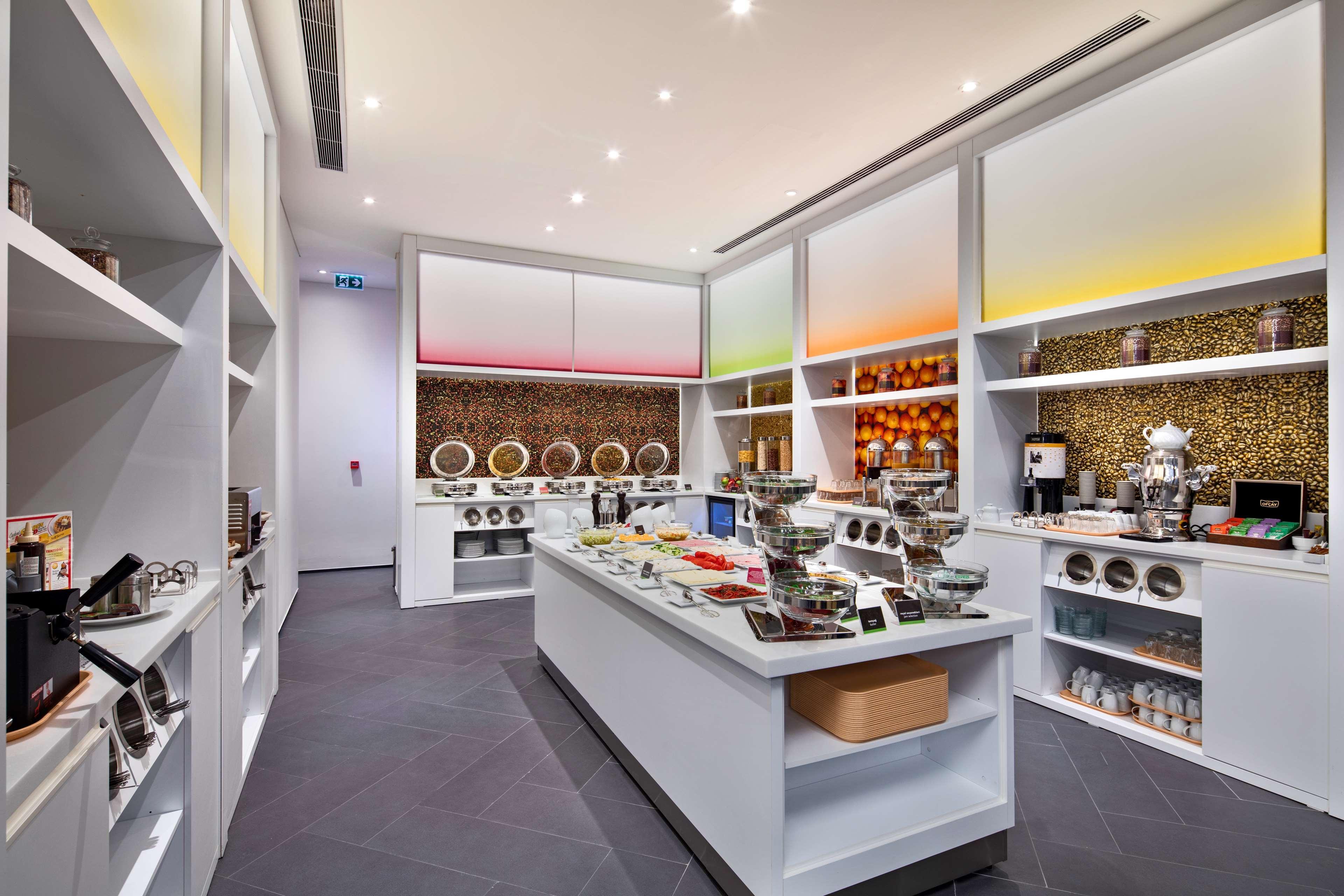 Hampton By Hilton Istanbul Zeytinburnu Istambul Exterior foto